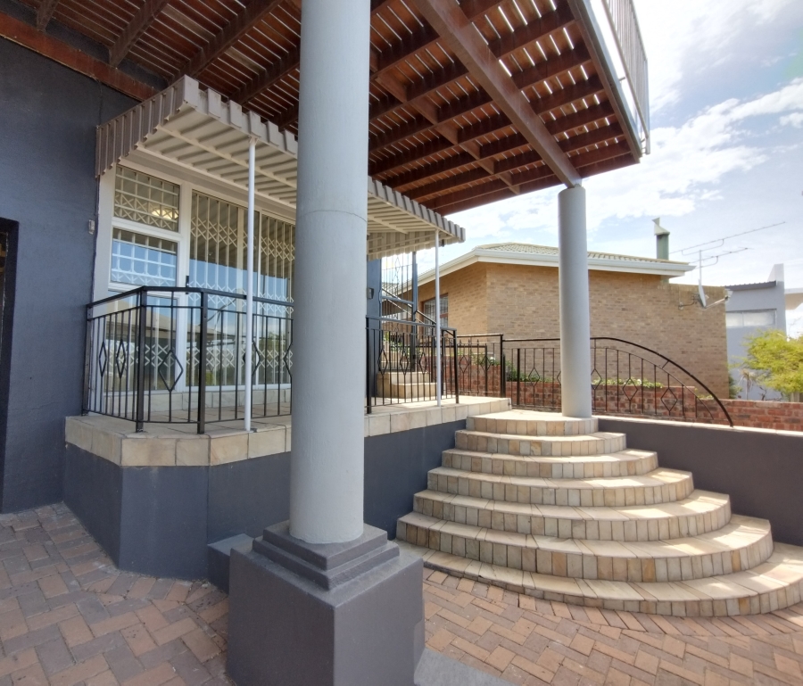 7 Bedroom Property for Sale in Wavecrest Eastern Cape